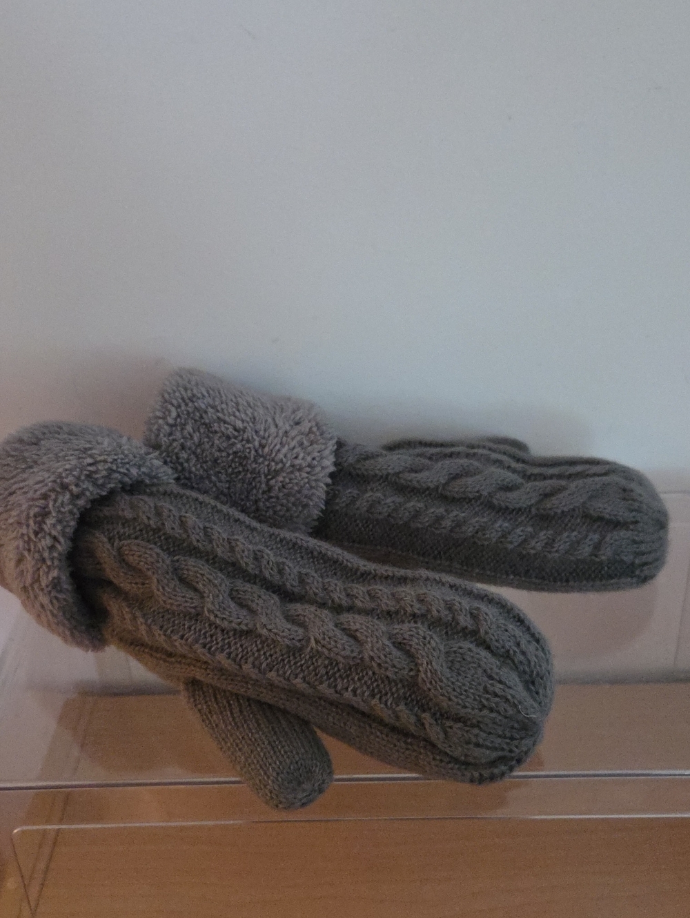 Cozy Cable-Knit Gray Sherpa-Lined Women's Mittens...NWOT